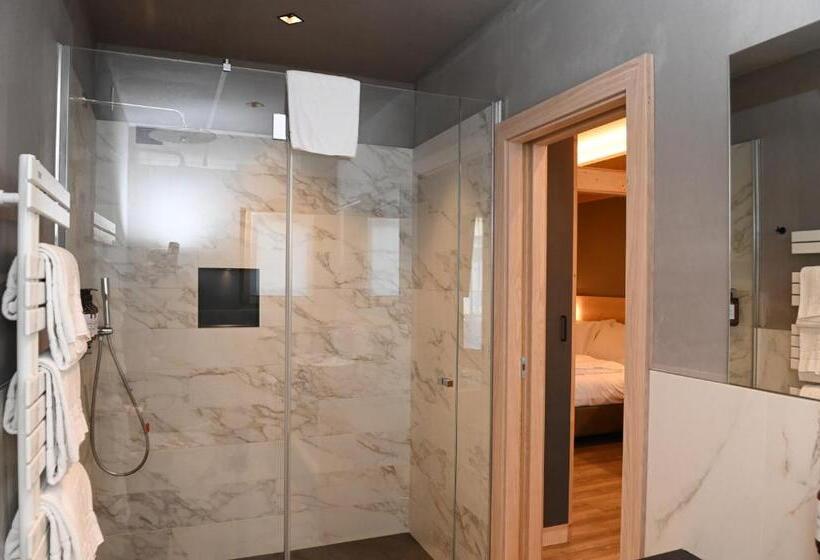 חדר משפתחתי סופריור, Francesin Active