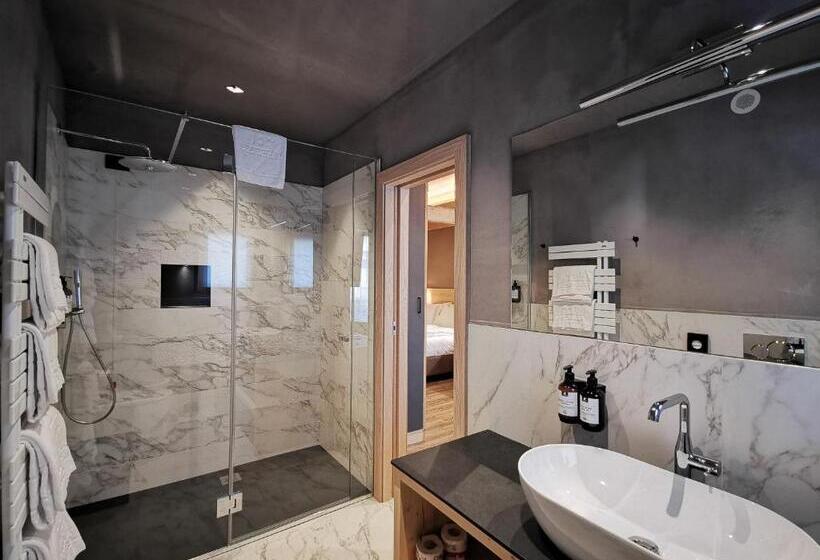 חדר משפתחתי סופריור, Francesin Active