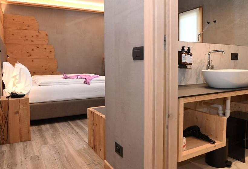 דירת חדר סופריור, Francesin Active