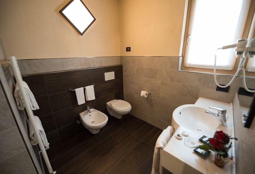 חדר סופריור לשלושה, Francesin Active