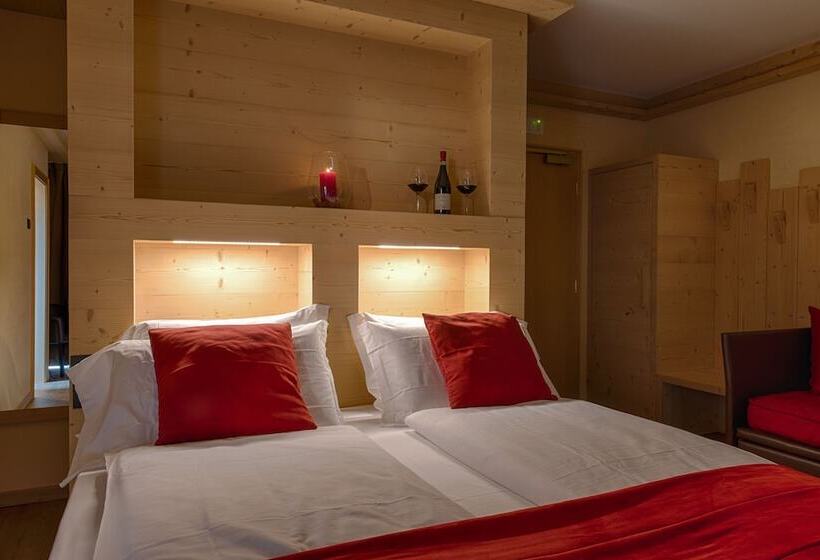 חדר סופריור לשלושה, Francesin Active