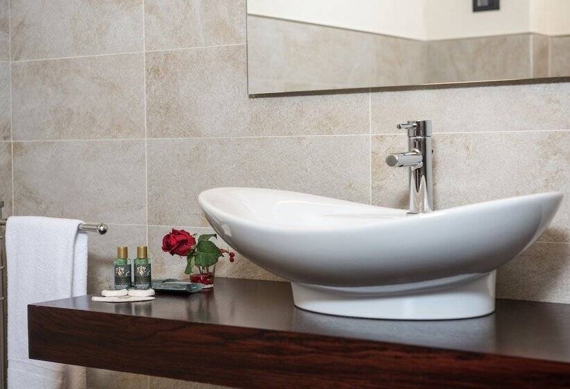 סוויטת ג'וניור נוף הרים, Francesin Active