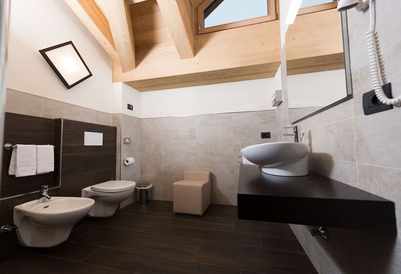 סוויטת ג'וניור נוף הרים, Francesin Active