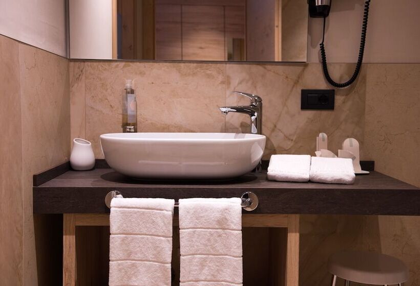 דירת חדר דלוקס, Francesin Active