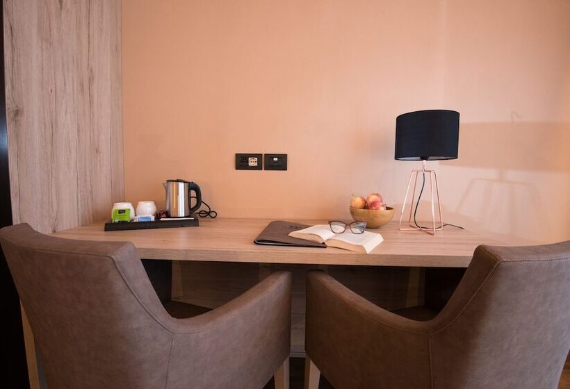 דירת חדר דלוקס, Francesin Active