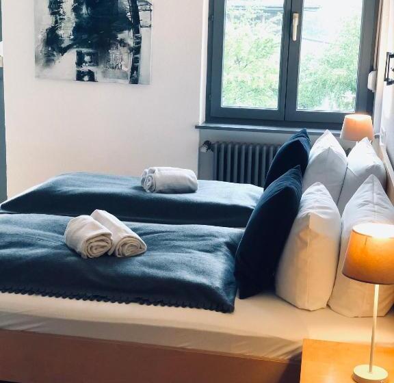 חדר סטנדרט עם מרפסת, & Restaurant Grüner Baum Merzhausen