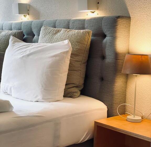 חדר סטנדרט עם מרפסת, & Restaurant Grüner Baum Merzhausen