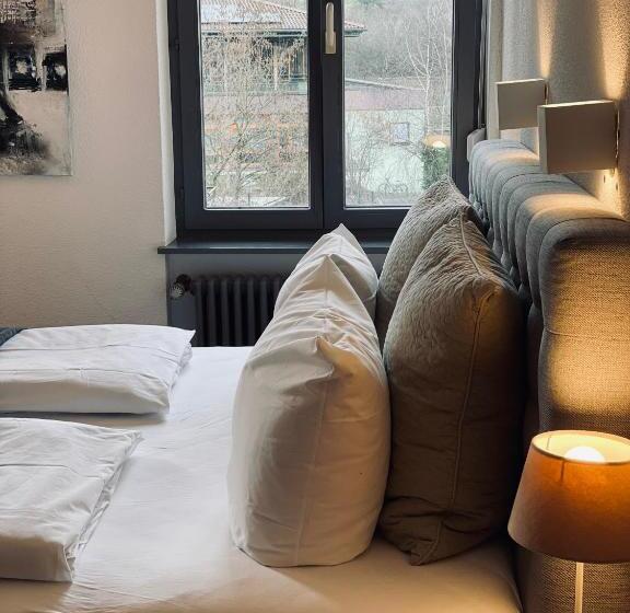 חדר סטנדרט עם מרפסת, & Restaurant Grüner Baum Merzhausen