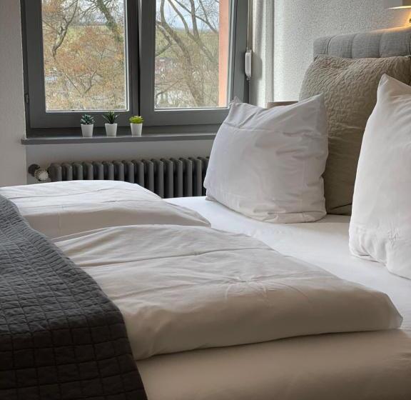 חדר סטנדרט עם מרפסת, & Restaurant Grüner Baum Merzhausen