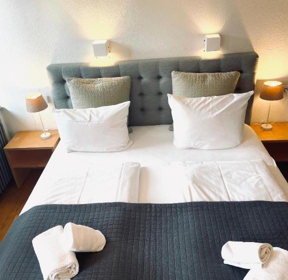 חדר סטנדרט עם מרפסת, & Restaurant Grüner Baum Merzhausen