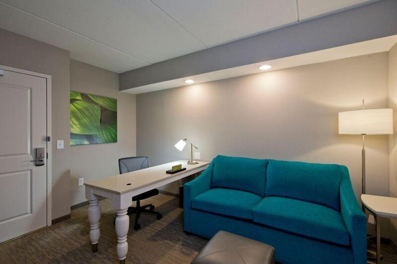 جناح جونيور, Hilton Garden Inn Martinsburg