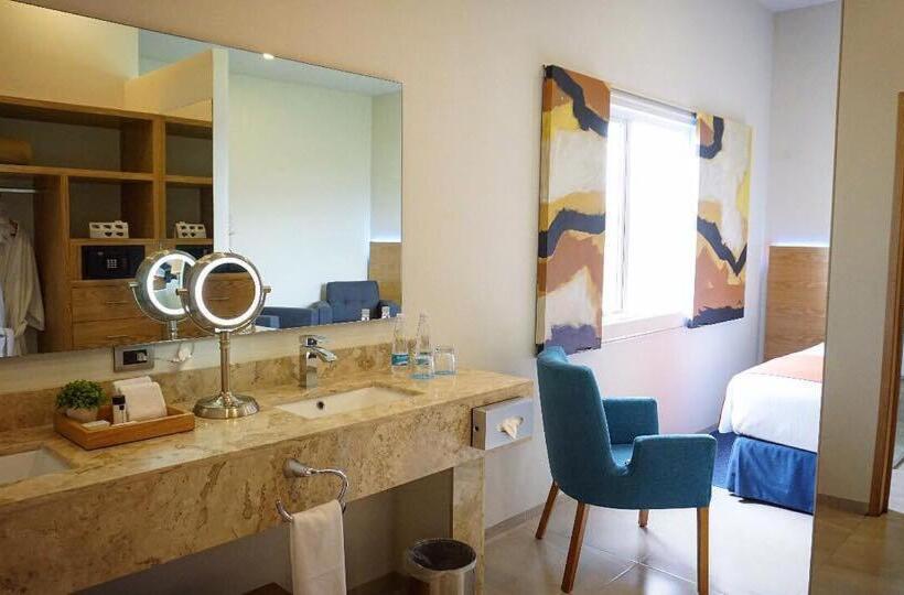 キングサイズベッドのスイートルーム, Hit Hoteles Aeropuerto Puebla