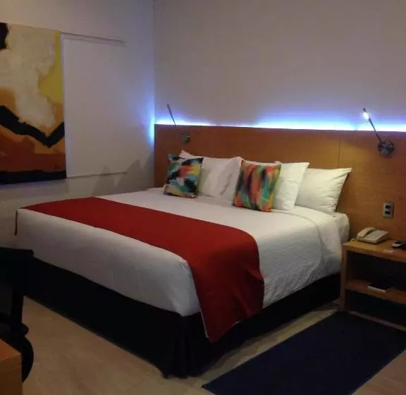 キングサイズベッドのスイートルーム, Hit Hoteles Aeropuerto Puebla