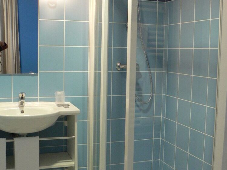 Четырехместный Номер Стандарт, L Etape De Santenay