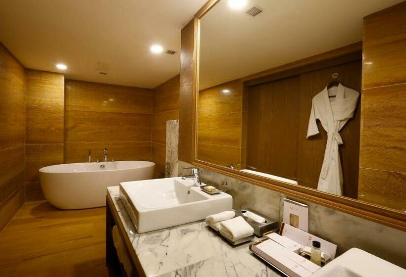 סוויטה עם נוף, Mosaic Hotel Mussoorie Mallroad