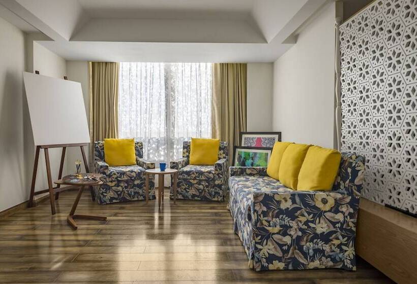 سوئیت با چشم‌انداز, Mosaic Hotel Mussoorie Mallroad