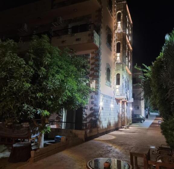 اتاق استاندارد سه نفره, New Memnon