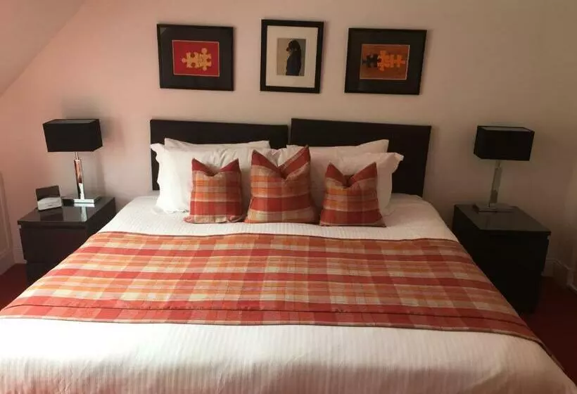 Standard Room, The Golden Larches