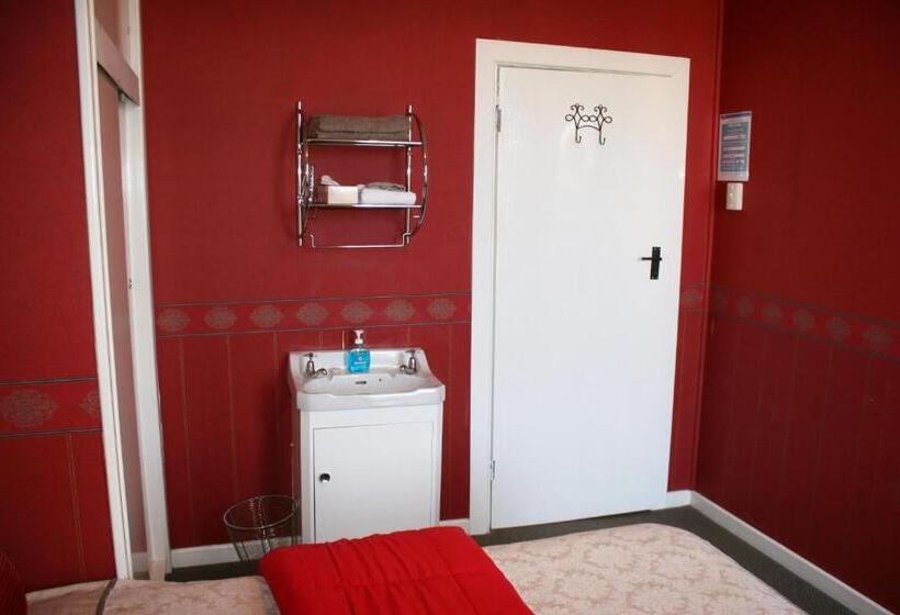 バス共有のスタンダードルーム, Lumsden