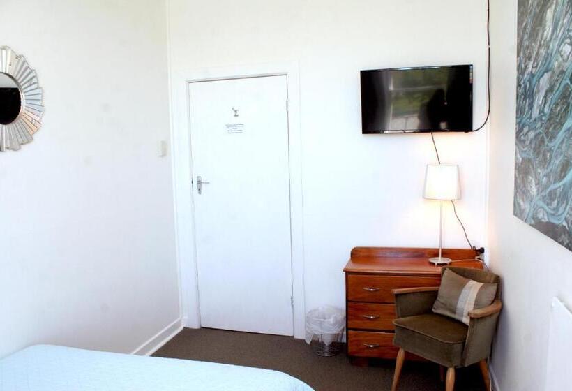 バス共有のスタンダードルーム, Lumsden