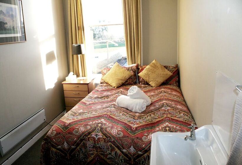 バス共有のスタンダードルーム, Lumsden