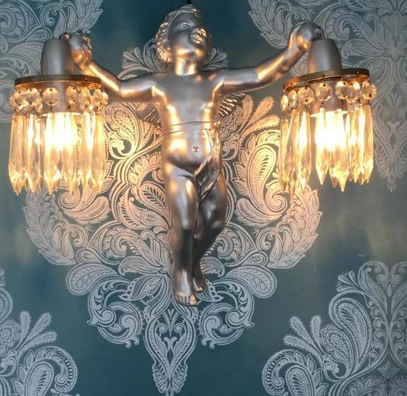 اتاق لوکس, Mackworth House Farm