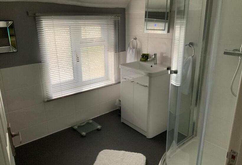 اتاق لوکس, Mackworth House Farm