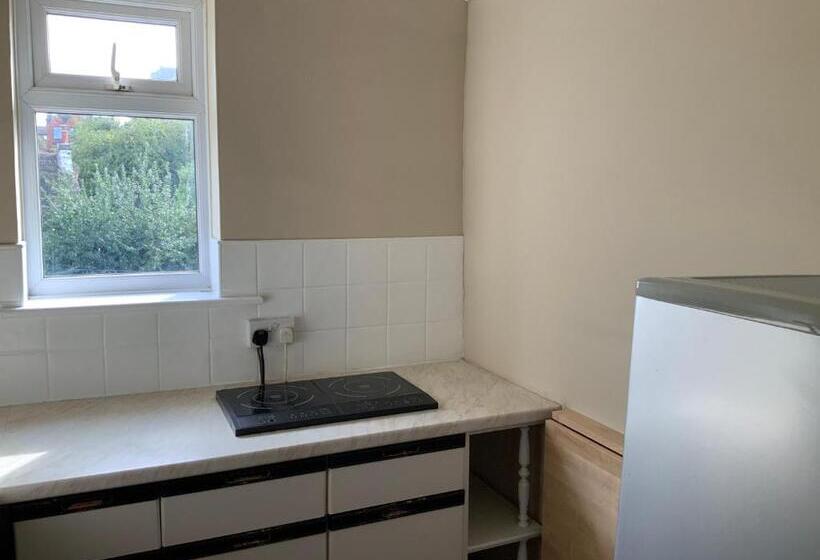 سوییت سوپریور, Mackworth House Farm