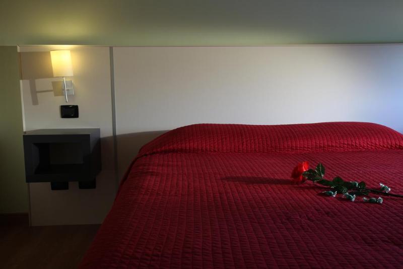 חדר סטנדרט לשלושה, Motel Giglio