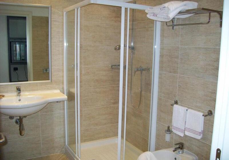 חדר סטנדרט לשלושה, Motel Giglio