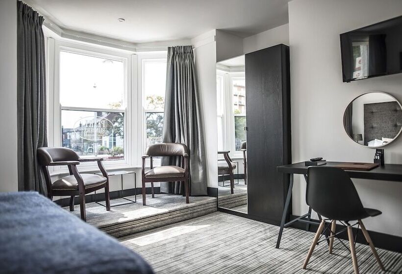 חדר סופריור, Sinclair S Rooms