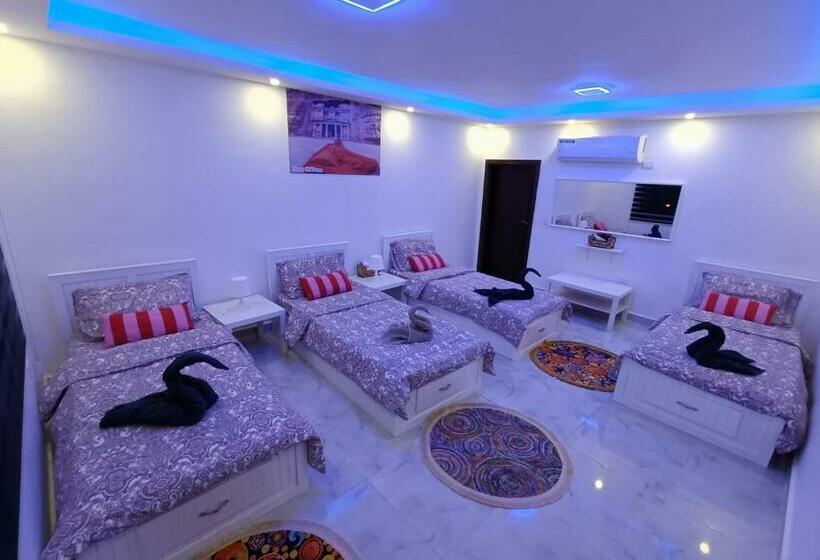 اتاق خانوادگی با چشم‌انداز کوه, Petra Desert Dream