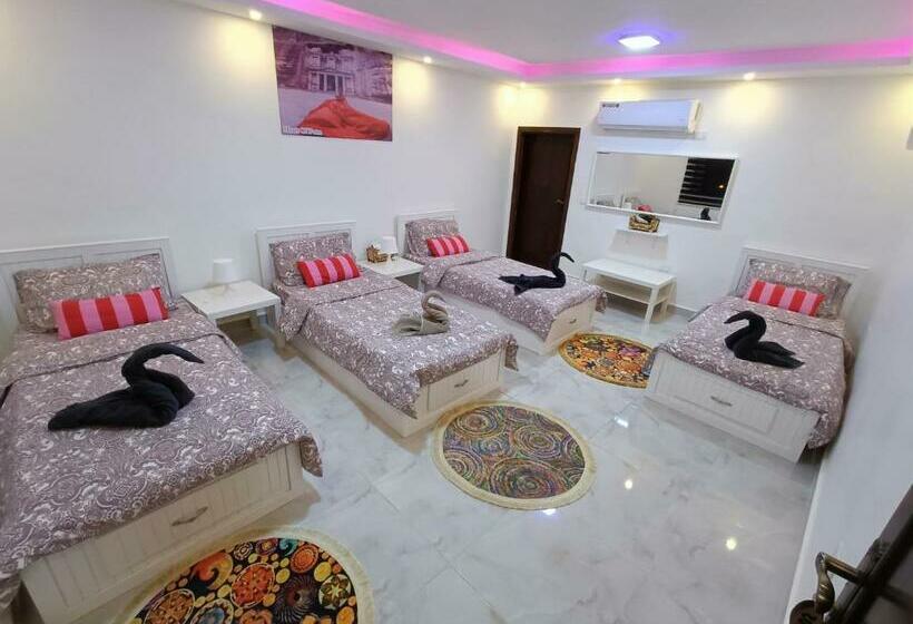 اتاق خانوادگی با چشم‌انداز کوه, Petra Desert Dream