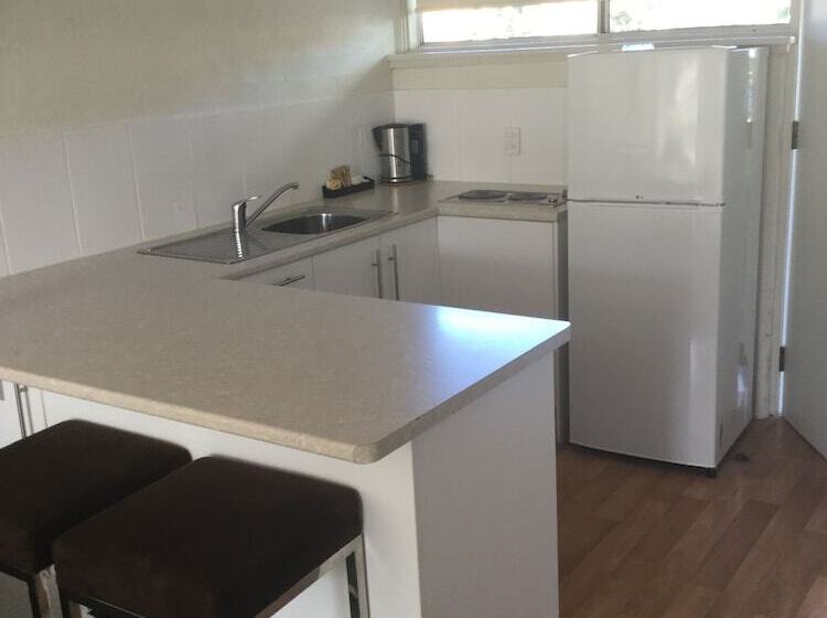 اتاق اجرایی, Bathurst Studio Apartments