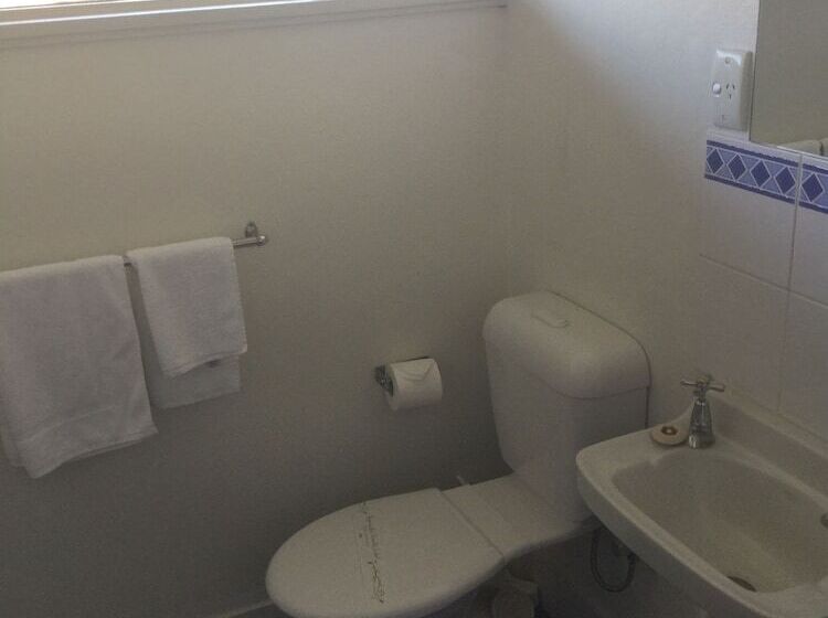 اتاق اجرایی, Bathurst Studio Apartments