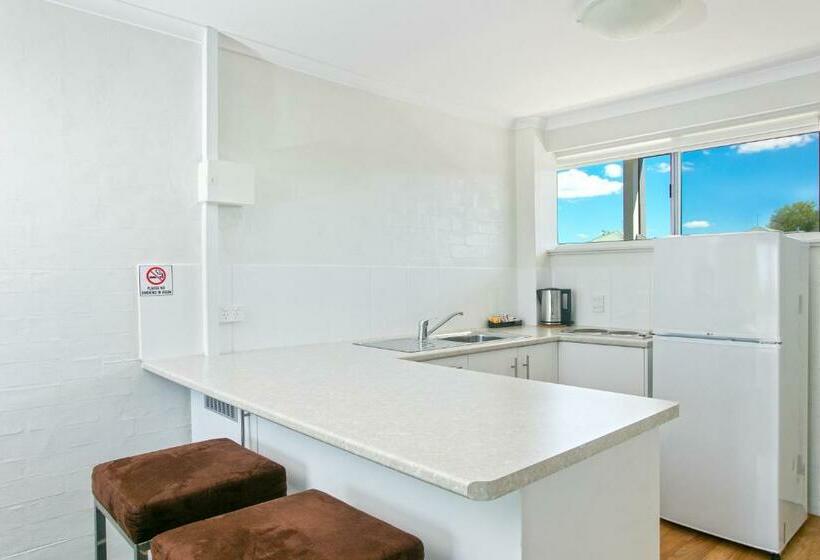 اتاق اجرایی, Bathurst Studio Apartments