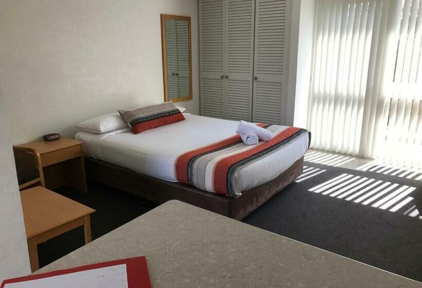 اتاق اجرایی, Bathurst Studio Apartments