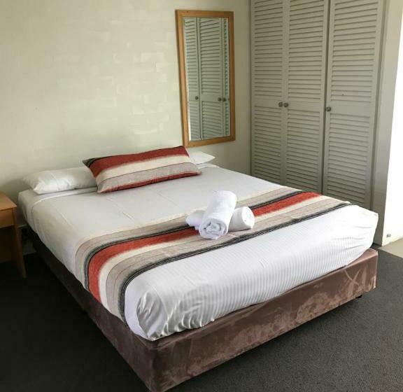 اتاق اجرایی, Bathurst Studio Apartments