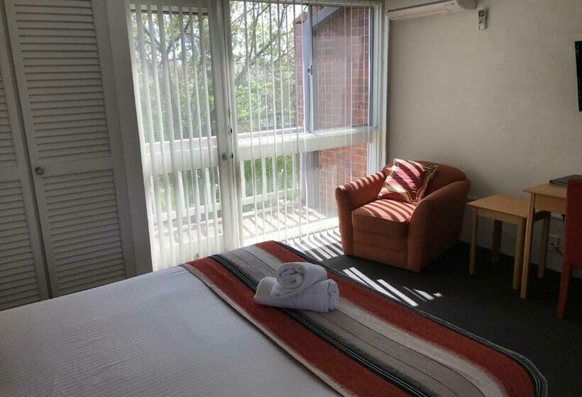 اتاق اجرایی, Bathurst Studio Apartments