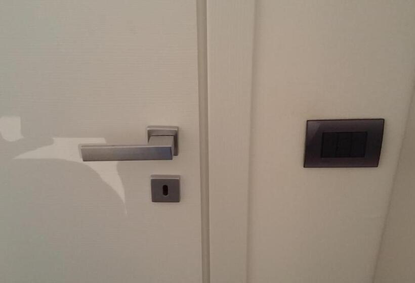 اتاق استاندارد یک نفره, B&b Trieste Plus