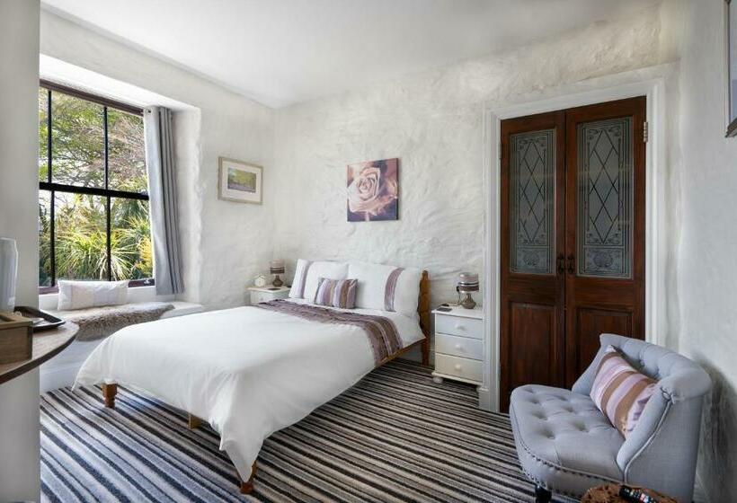 Номер Стандарт, The Cedars