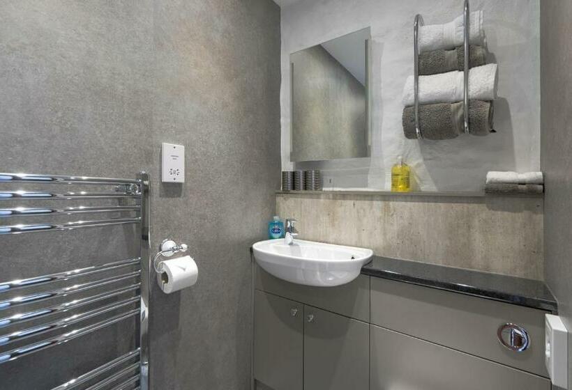 Номер Стандарт, The Cedars