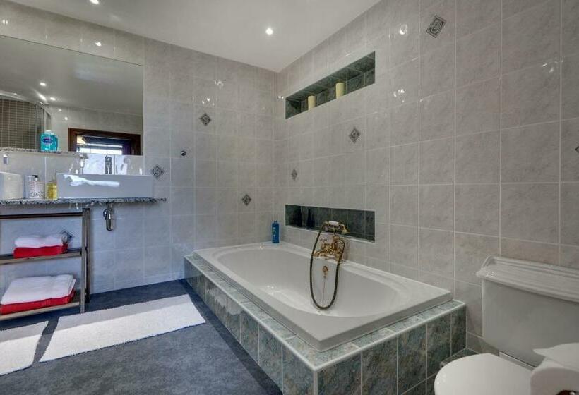 Трехместный Номер Superior, The Cedars