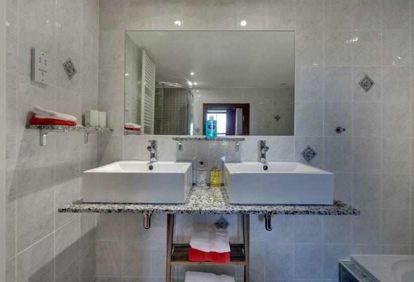 Трехместный Номер Superior, The Cedars