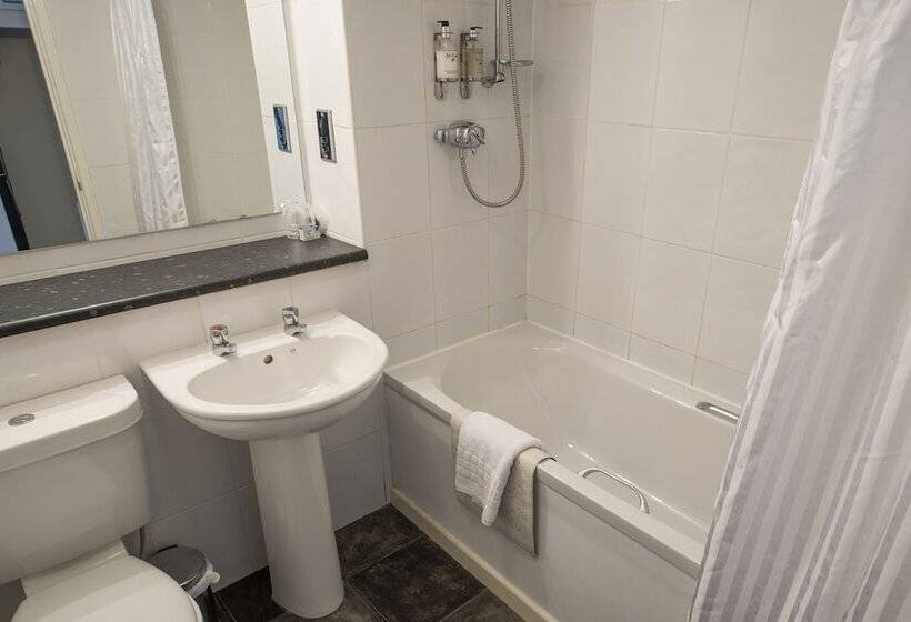 Семейный Номер, Allerton Court