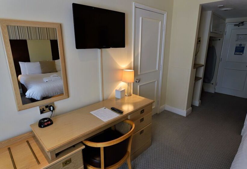 Семейный Номер, Allerton Court