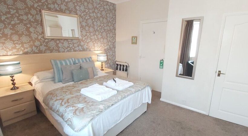 חדר סטנדרט, Hen Dy