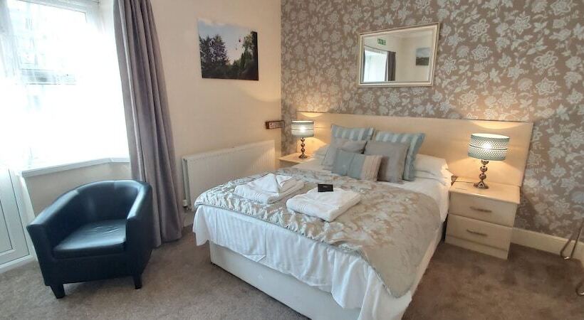 חדר סטנדרט, Hen Dy