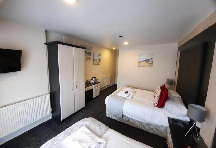 חדר סטנדרט לשלושה, Hen Dy