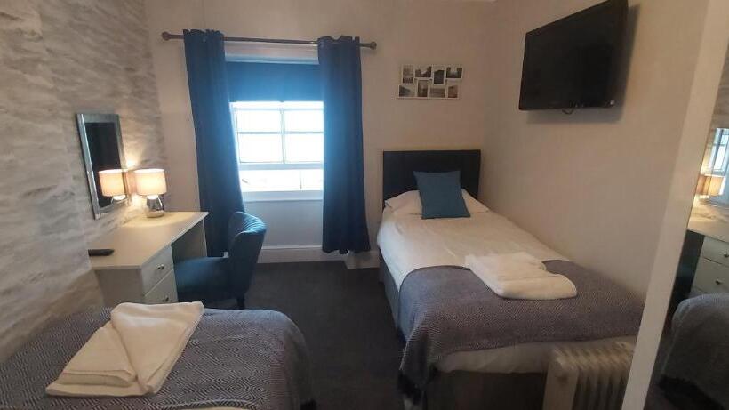 סוויטה נוף לים, Hen Dy